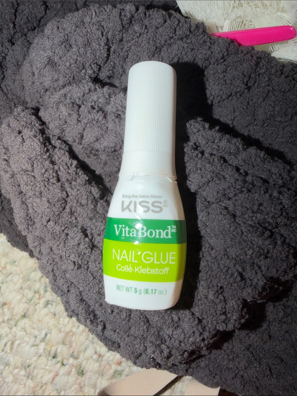 KISS VitaBond Nail Glue – White & Bright Green